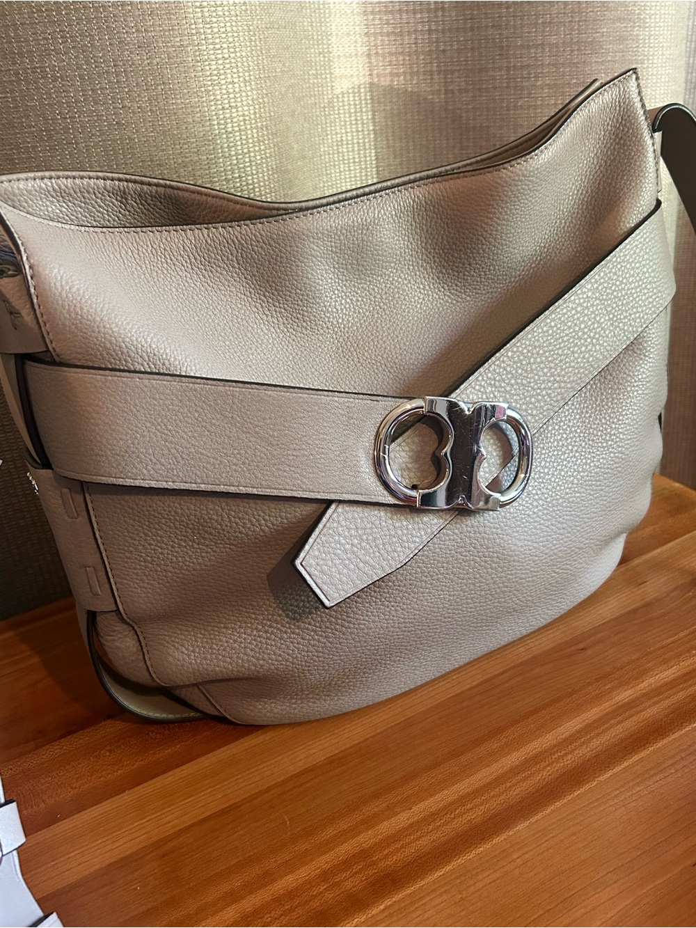 Tory Burch Gemini Link Hobo/crossbody in Taupe Leather with Silver Buckle